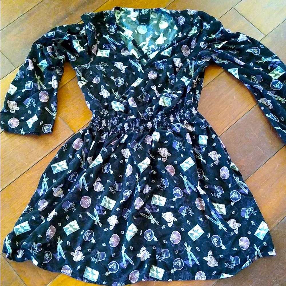 Harry Potter Hot Topic Weasleys’ Wizard Wheezes Cosplay Dress Juniors Medium.